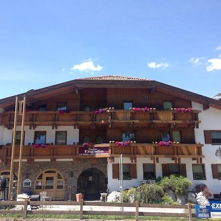 Landhaus Engadin เนาดาส ภายนอก รูปภาพ
