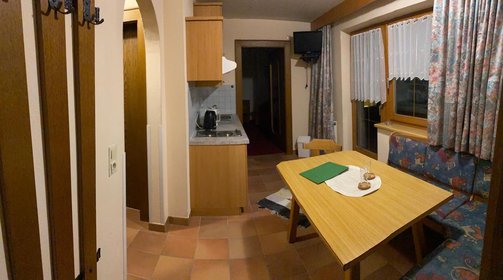 Landhaus Engadin เนาดาส ภายนอก รูปภาพ