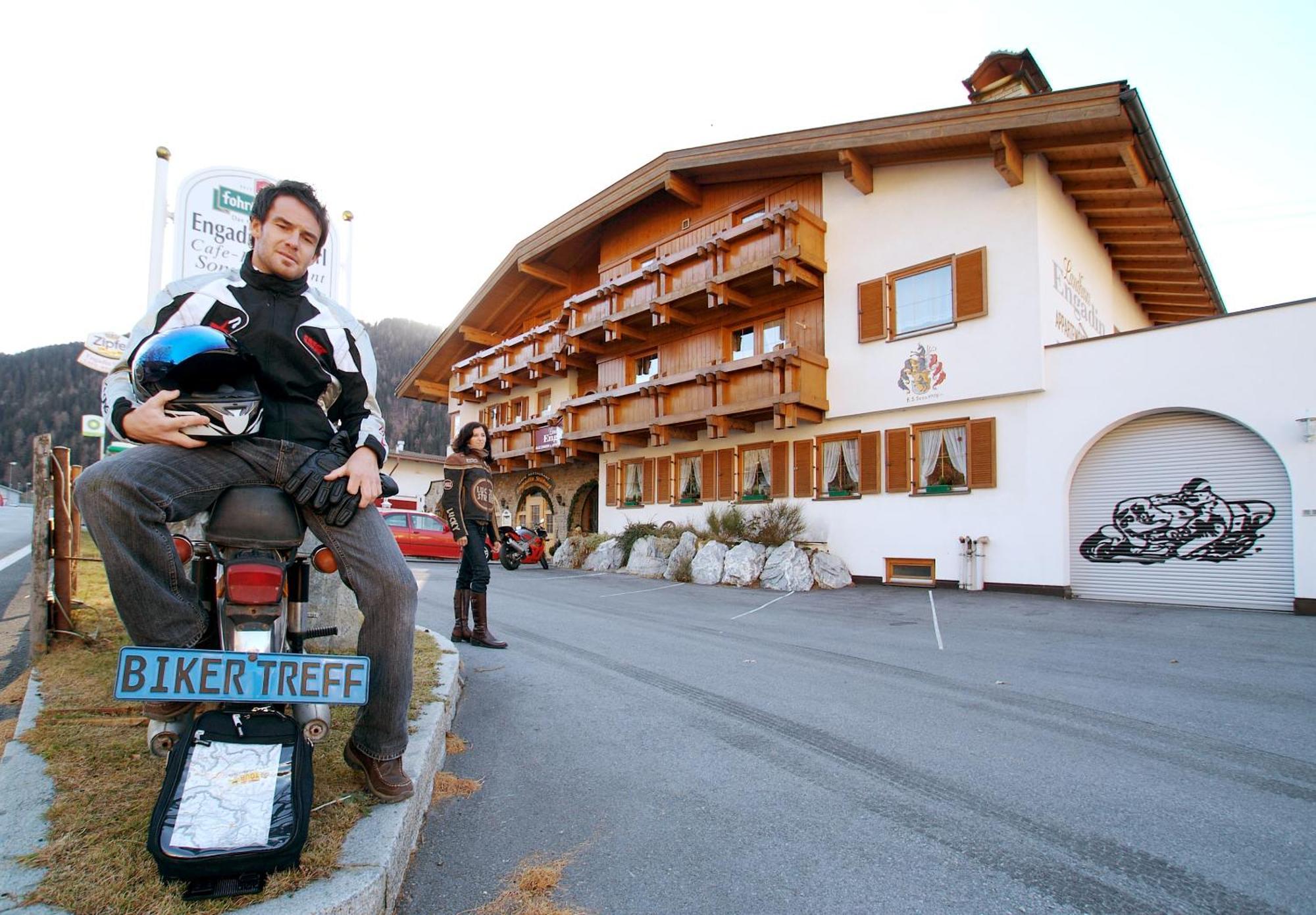 Landhaus Engadin เนาดาส ภายนอก รูปภาพ