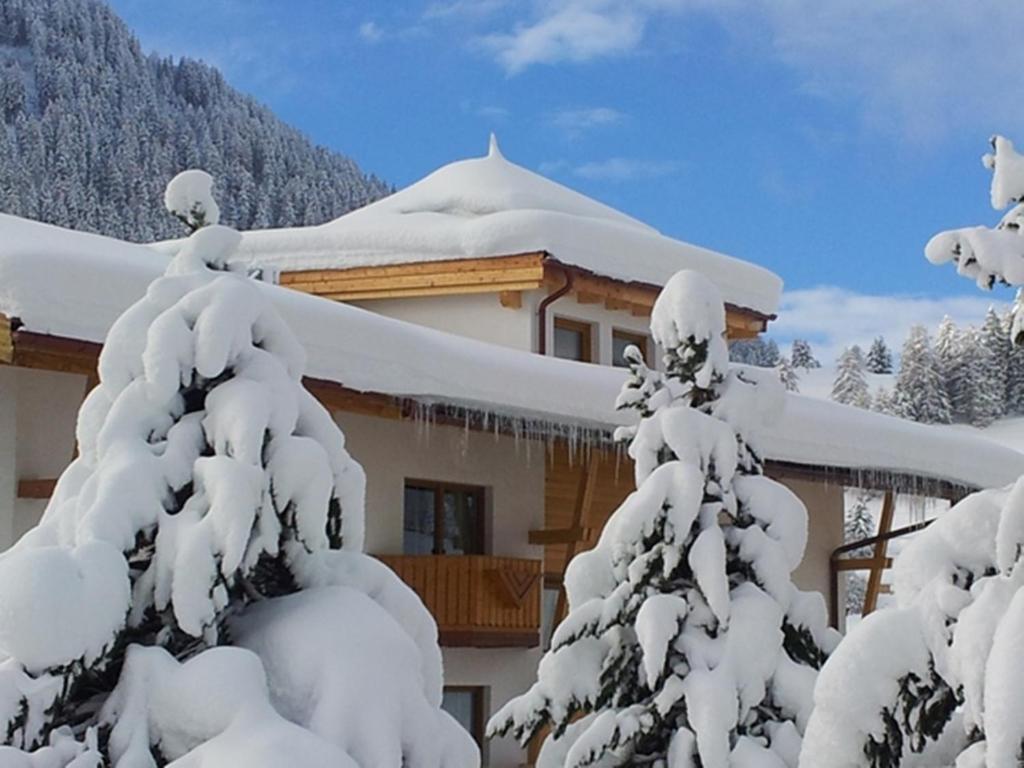 Landhaus Engadin เนาดาส ภายนอก รูปภาพ