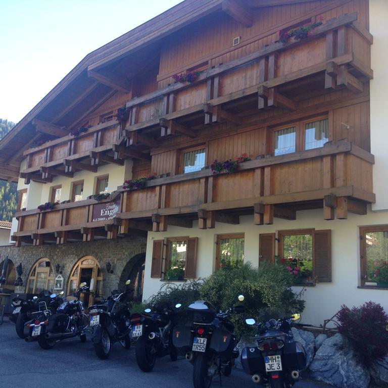 Landhaus Engadin เนาดาส ภายนอก รูปภาพ