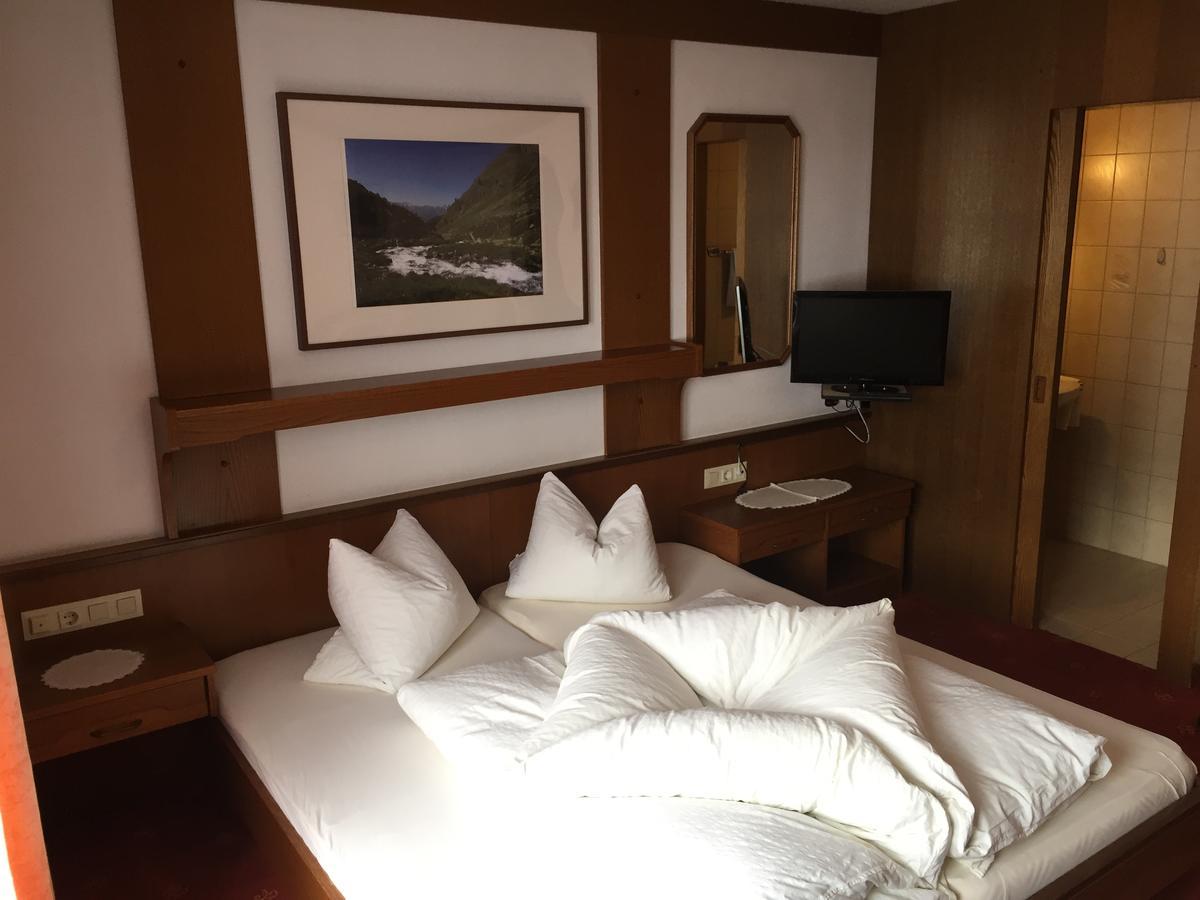 Landhaus Engadin เนาดาส ภายนอก รูปภาพ