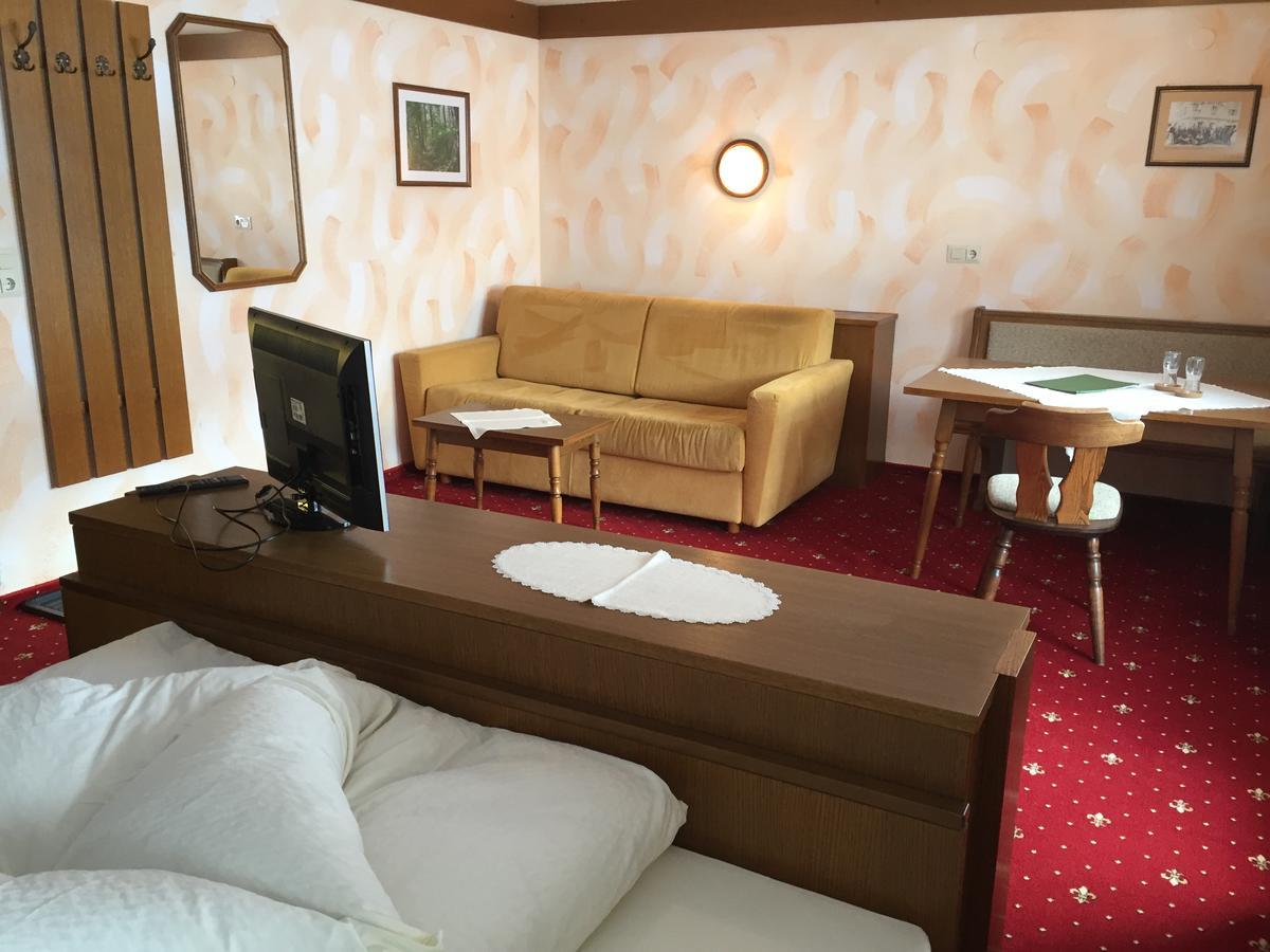 Landhaus Engadin เนาดาส ภายนอก รูปภาพ