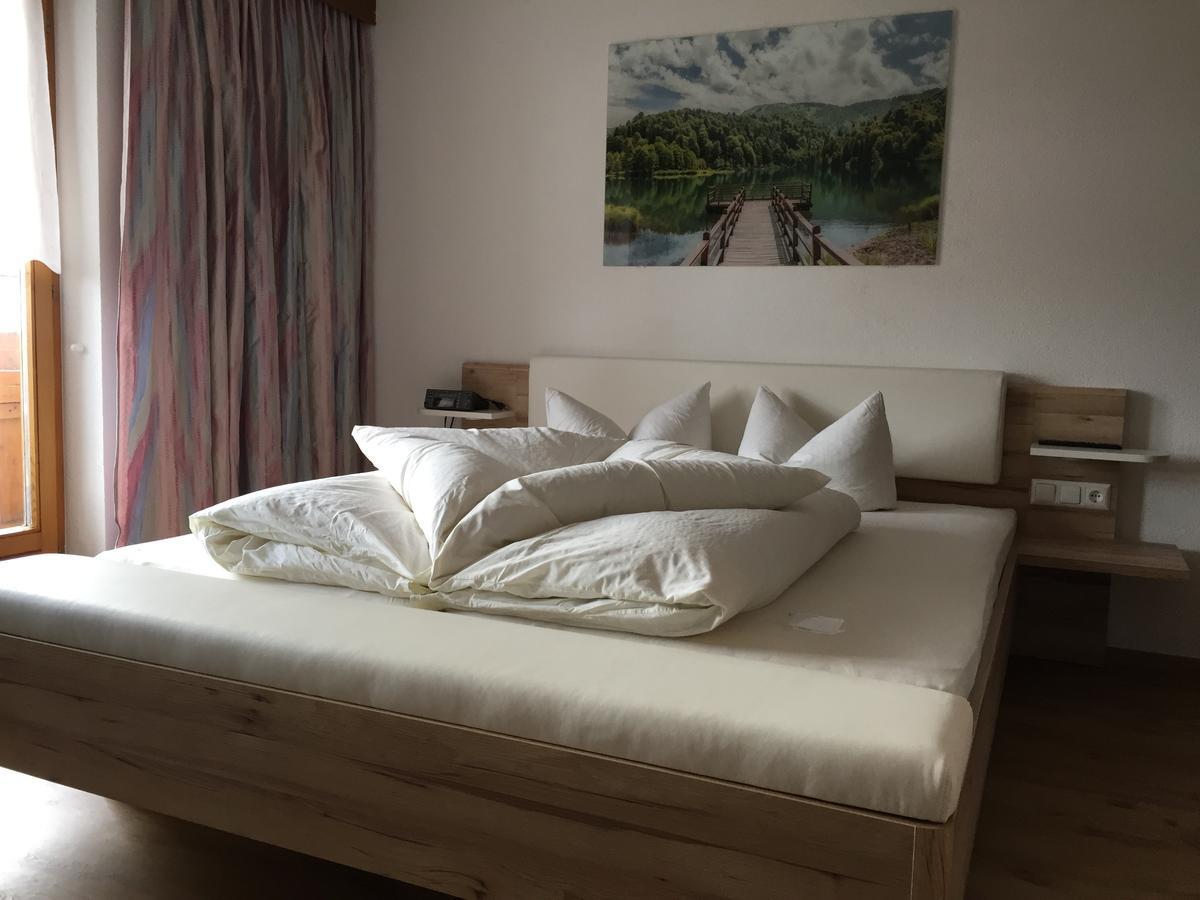 Landhaus Engadin เนาดาส ภายนอก รูปภาพ